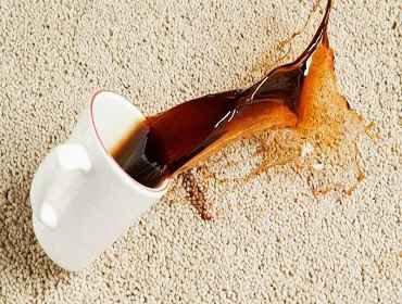 لک قهوه و چای را چطور از روی فرش پاک کنیم؟