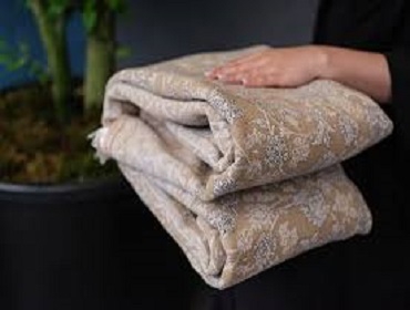 چگونه فرش را تا کنیم که به بافت آن آسیب نرسد؟ + تکنیک های حرفه ای