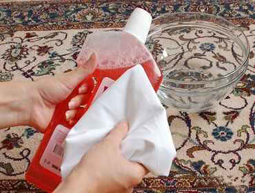 آیا فرش دستباف را می‌توان با شامپو فرش شست؟ 