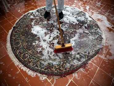 چرا شستشوی حرفه ای فرش برای حفظ زیبایی آن ضروری است؟